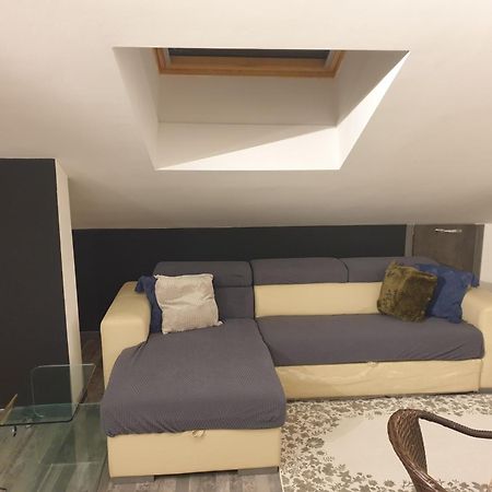 Angela'S Attic Daire Voghera Dış mekan fotoğraf